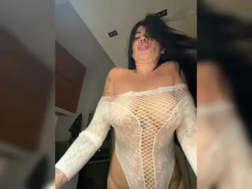 Nikanika27  live sex cam