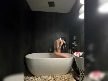 Nikanika27  live sex cam