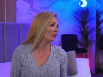 Izabelle02  live sex cam