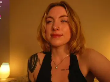 Peachinstockings  live sex cam