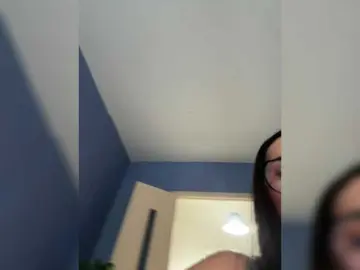 Kiss-krisss  live sex cam