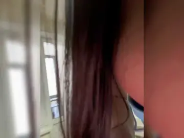 Kiss-krisss  live sex cam