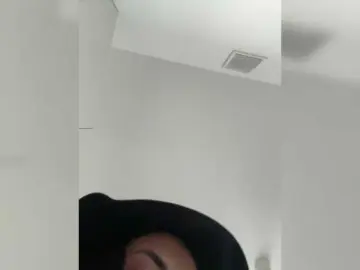 Kiss-krisss  live sex cam