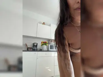 Kiss-krisss  live sex cam