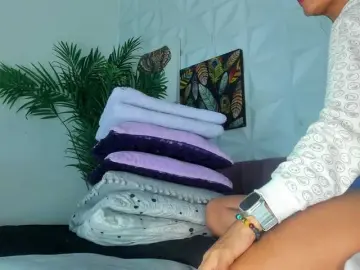 Hellen-Sky  live sex cam