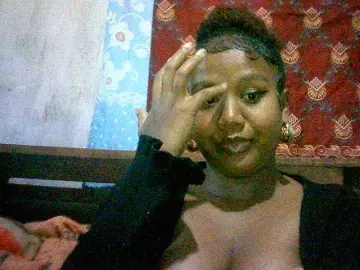 Louisianah  live sex cam
