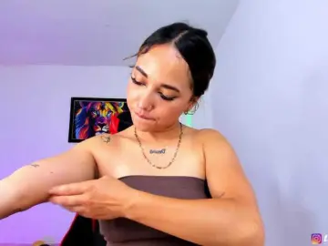Lucyy-Rose  live sex cam