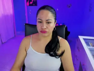 SkaterGal  live sex cam