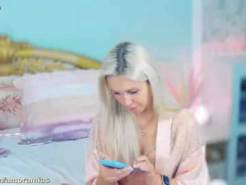 Amoramias  live sex cam