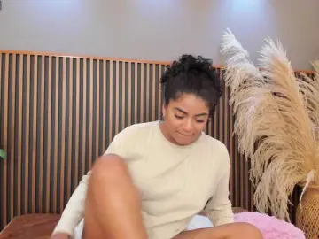 CarlyMonroee  live sex cam