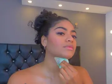 CarlyMonroee  live sex cam