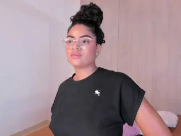 CarlyMonroee  live sex cam