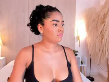CarlyMonroee  live sex cam