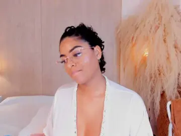 CarlyMonroee  live sex cam