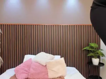 CarlyMonroee  live sex cam