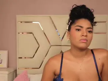 CarlyMonroee  live sex cam