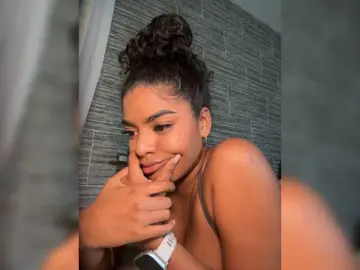 CarlyMonroee  live sex cam