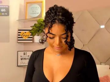 CarlyMonroee  live sex cam