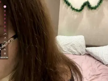 EsterAiu  live sex cam