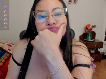 Esmeraldamilf  live sex cam