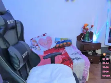 Esmeraldamilf  live sex cam