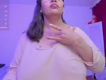 Esmeraldamilf  live sex cam