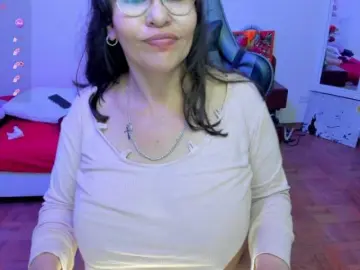Esmeraldamilf  live sex cam