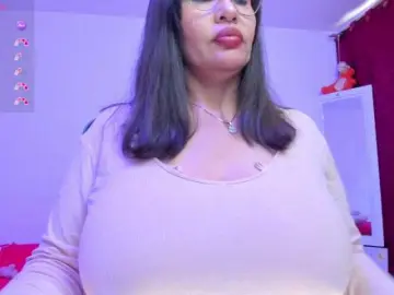 Esmeraldamilf  live sex cam