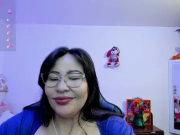 Esmeraldamilf  live sex cam