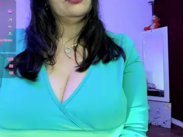 Esmeraldamilf  live sex cam