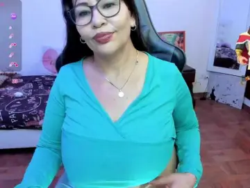 Esmeraldamilf  live sex cam