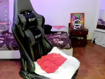 Esmeraldamilf  live sex cam