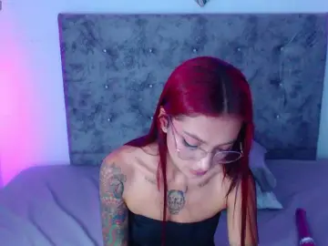 Skinnyy-andtightt  live sex cam