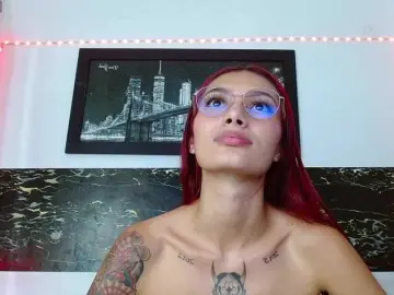 Skinnyy-andtightt  live sex cam