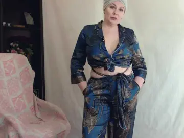 IvettaShine  live sex cam