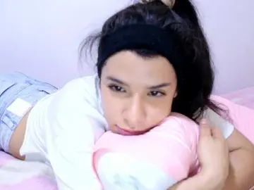 GummyLuv  live sex cam