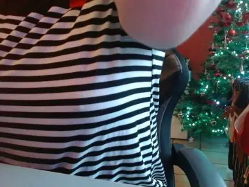 Petitoiseaucoquine  live sex cam
