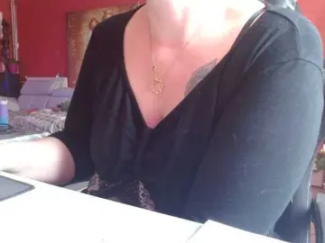 Petitoiseaucoquine  live sex cam