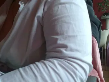 Petitoiseaucoquine  live sex cam