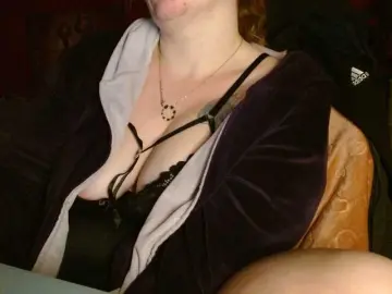 Petitoiseaucoquine  live sex cam