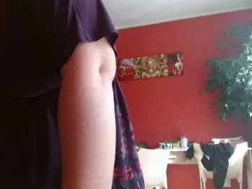 Petitoiseaucoquine  live sex cam