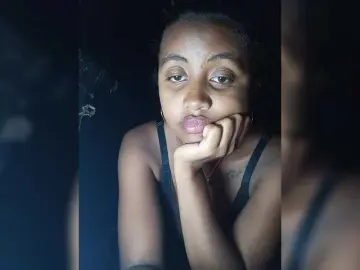 Victoria33  live sex cam