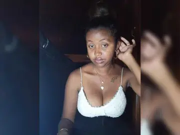 Victoria33  live sex cam