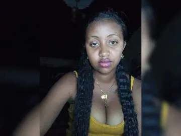 Victoria33  live sex cam