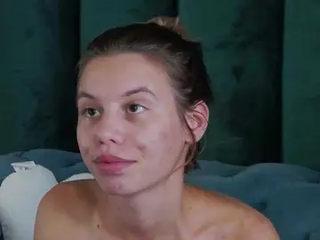 LeiaHux  live sex cam