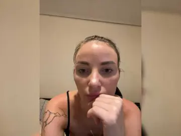 Manynya2  live sex cam