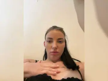 Manynya2  live sex cam