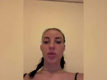 Manynya2  live sex cam