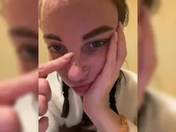 Manynya2  live sex cam