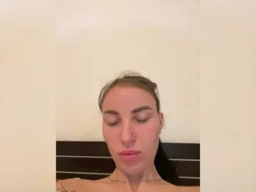 Manynya2  live sex cam